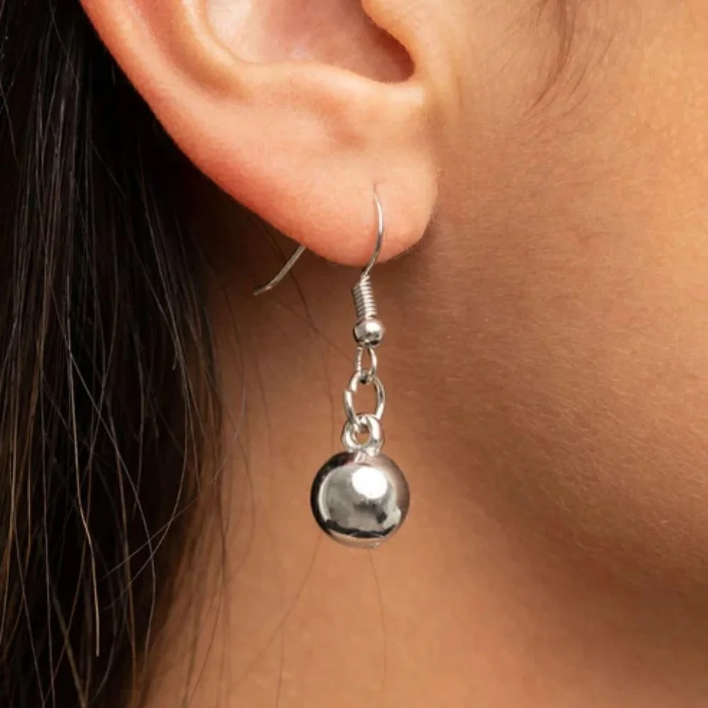 A Clean Sweep Silver Necklace